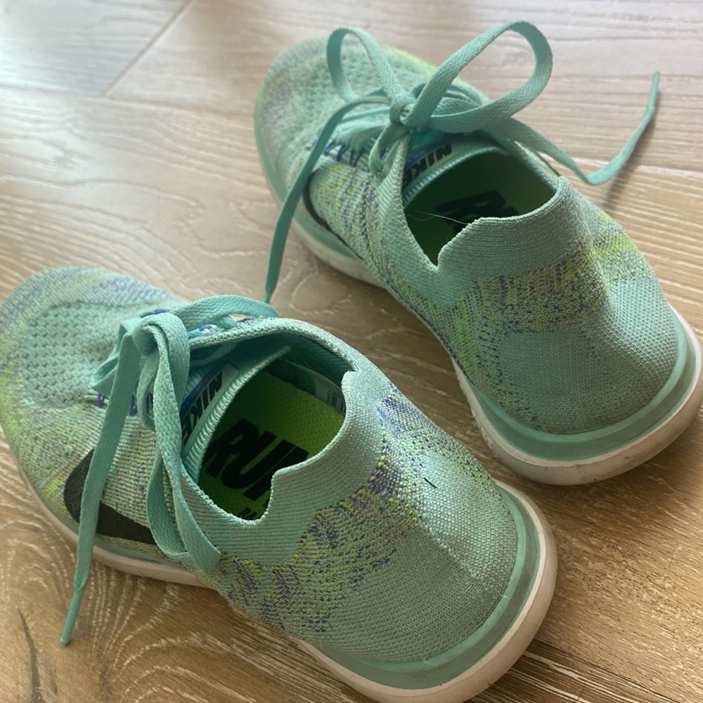 Nike Women Shoes - Picture 5 of 6